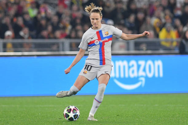 从替补席或 从替补席或