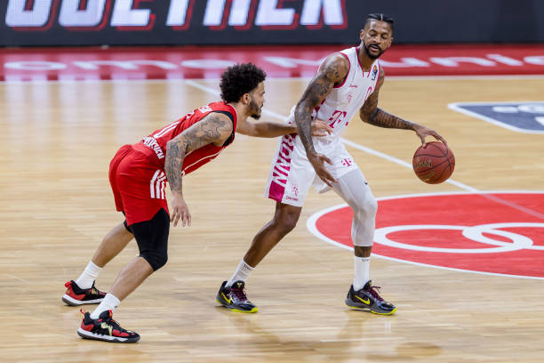 战术策略的 战术策略的